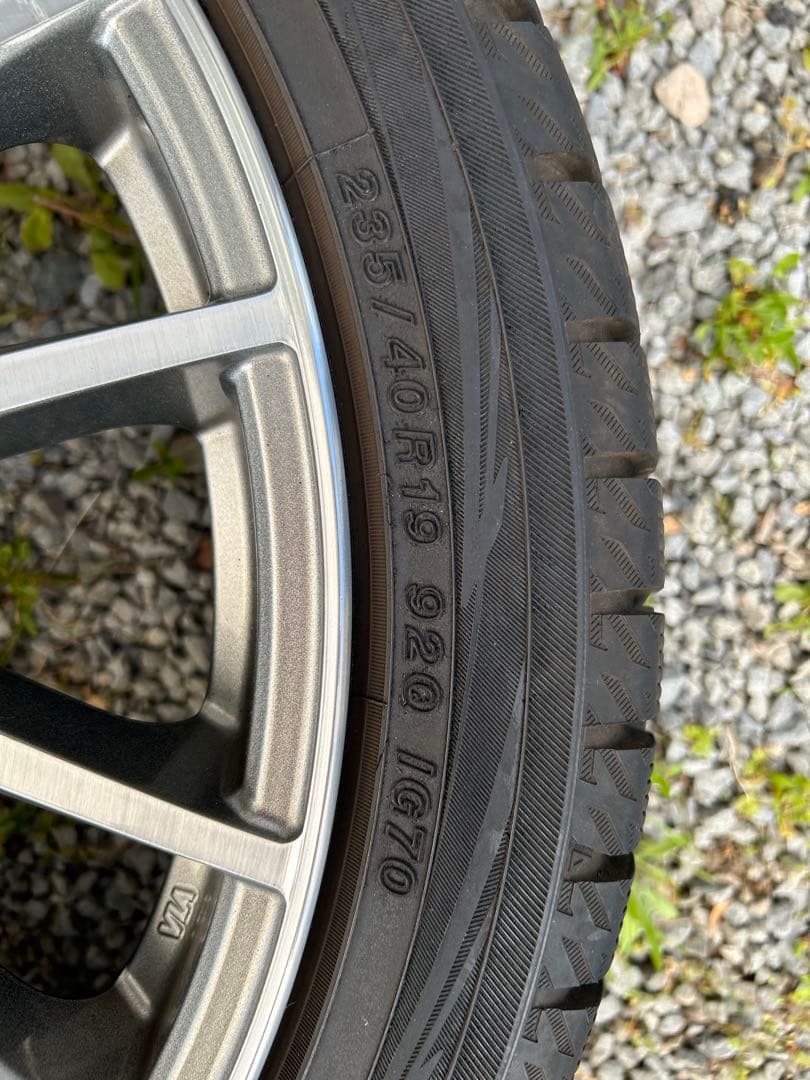 ヨコハマスタッドレスタイヤホイール235/40/19 バリ山 レクサスES使用