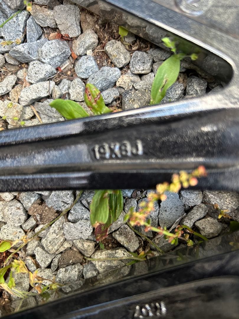 ヨコハマスタッドレスタイヤホイール235/40/19 バリ山 レクサスES使用