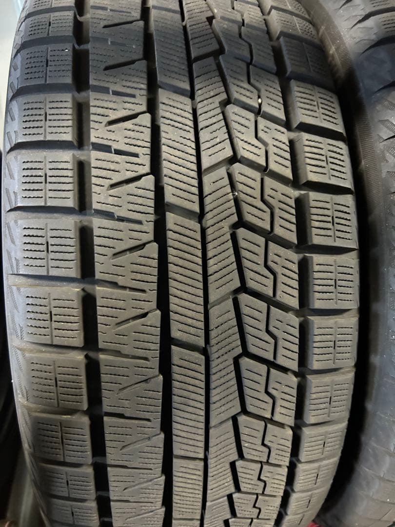 ヨコハマスタッドレスタイヤホイール235/40/19 バリ山 レクサスES使用