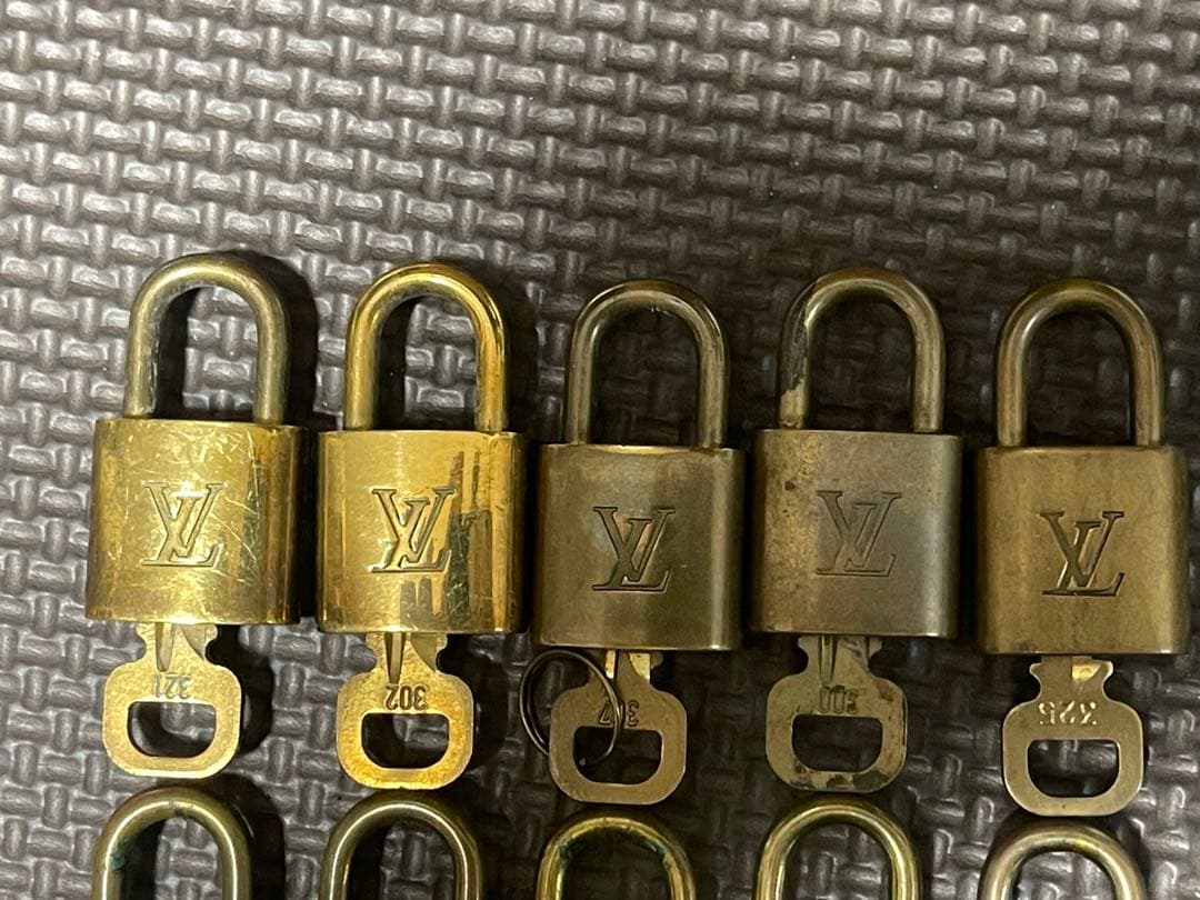 Vuitton 本物　ルイ・ヴィトン パドロック 10個セット 確認済み