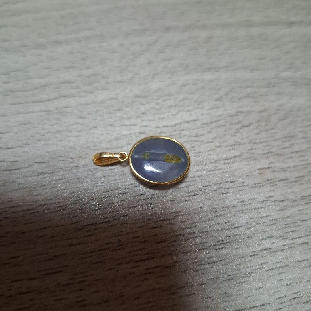 18金 翡翠 ラベンダー色 チャーム