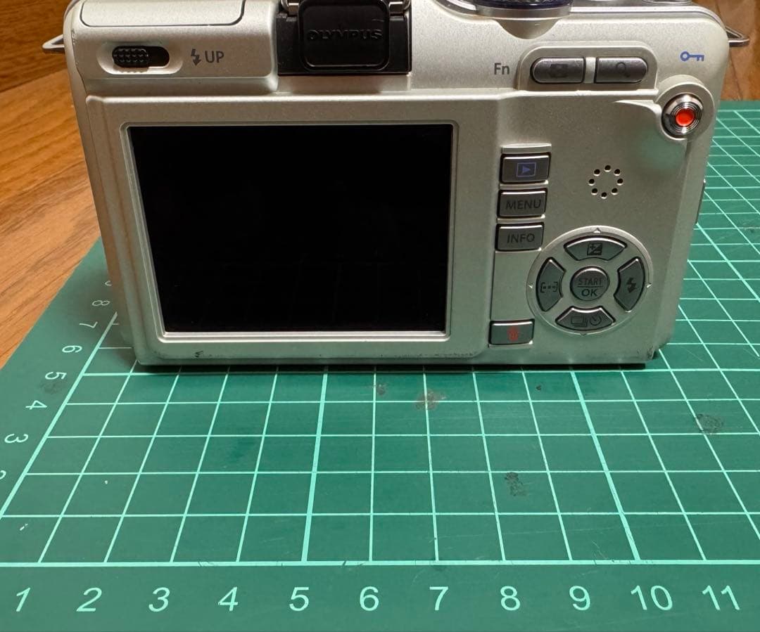 OLYMPUS PEN E-PL1ミラーレス カメラ ボディー