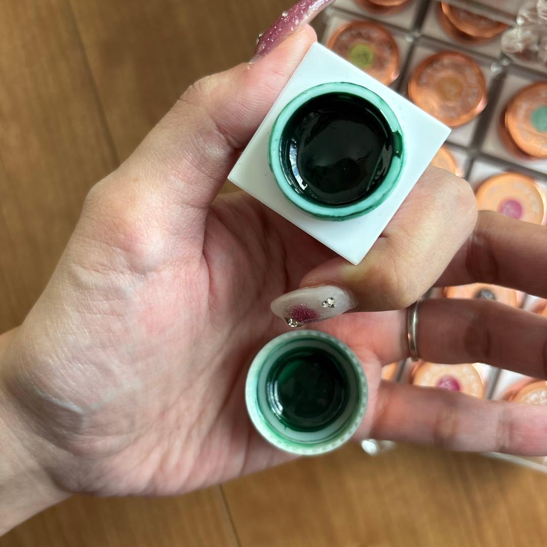 多色ジェルネイル100個セット スライドケース付き