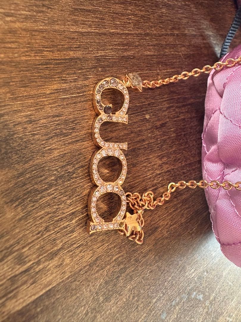 GUCCI ロゴネックレス クリスタル付き