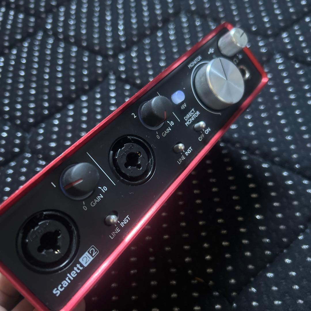 Focusrite Scarlett 2i2 (2gen) インターフェイス