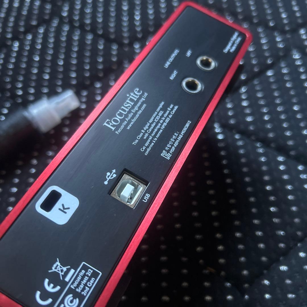 Focusrite Scarlett 2i2 (2gen) インターフェイス