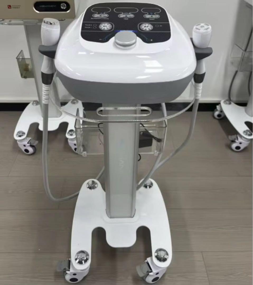 ♥♥ゆん♥♥！エレクトロポレーション RF美顔器　美容機器　美容液導入