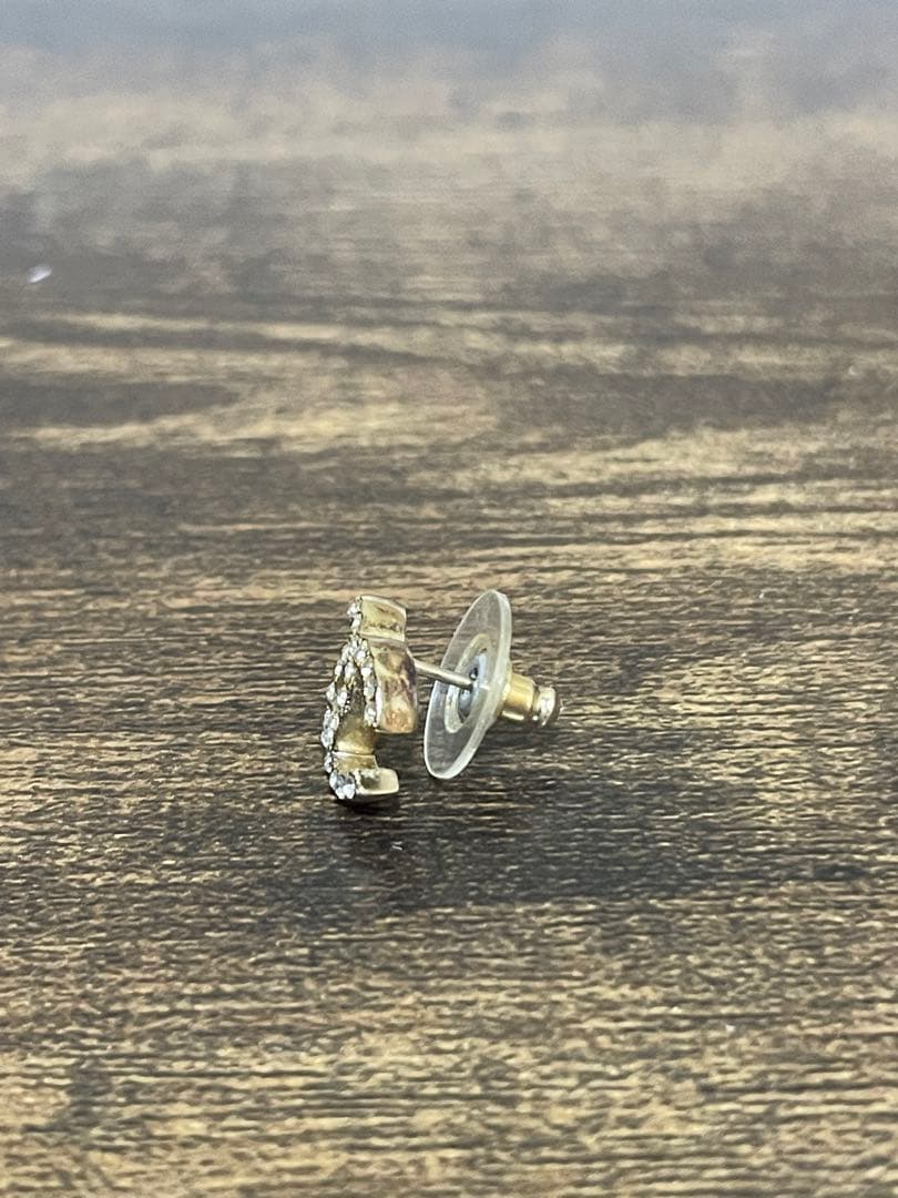 CHANEL ダイヤモンド風ロゴピアス 片耳用