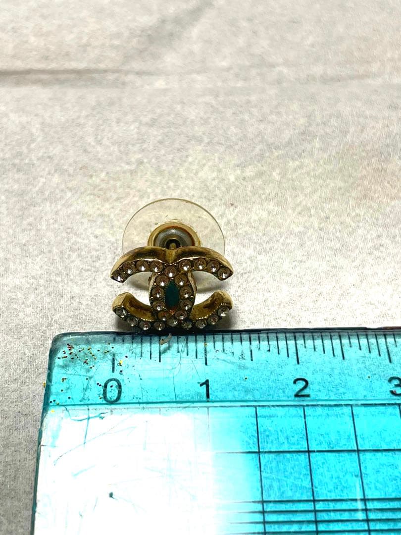 CHANEL ダイヤモンド風ロゴピアス 片耳用