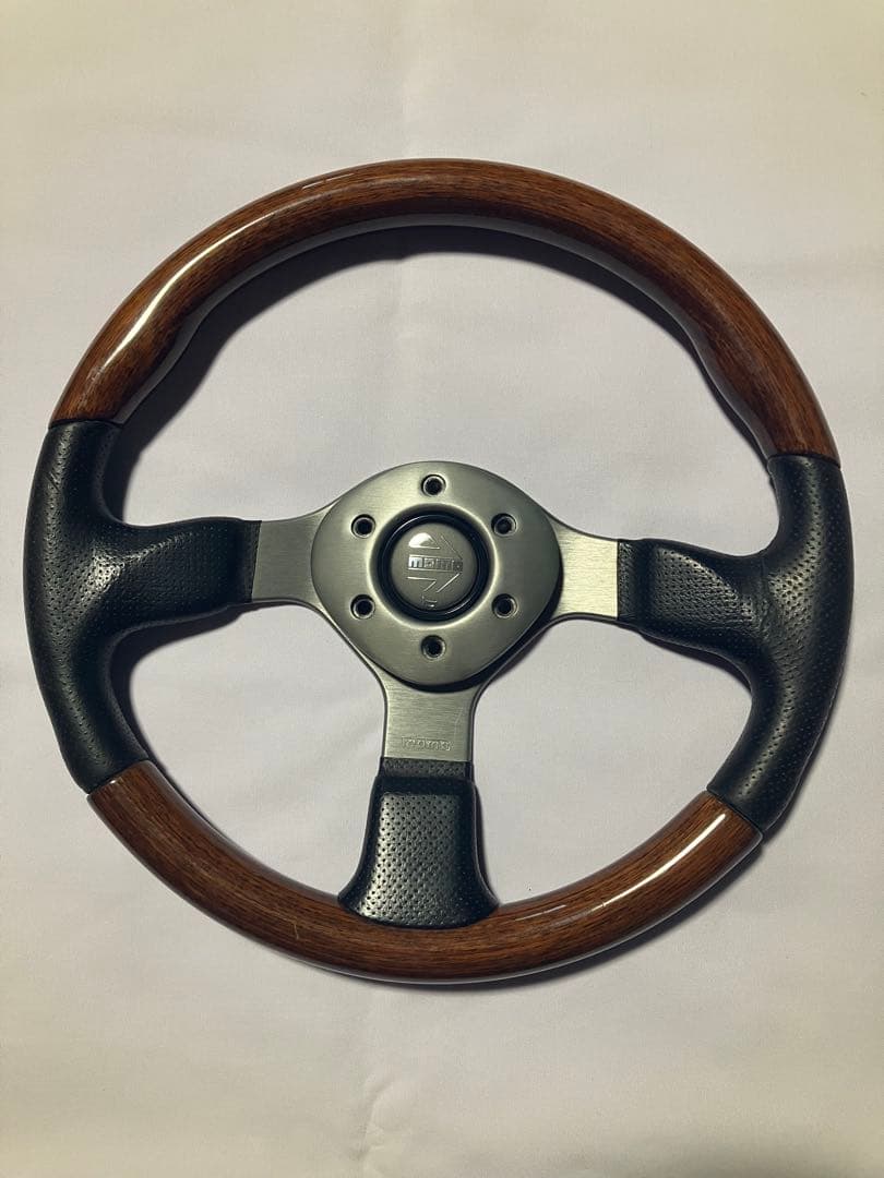 momoウッドレザー ステアリング 3スポーク