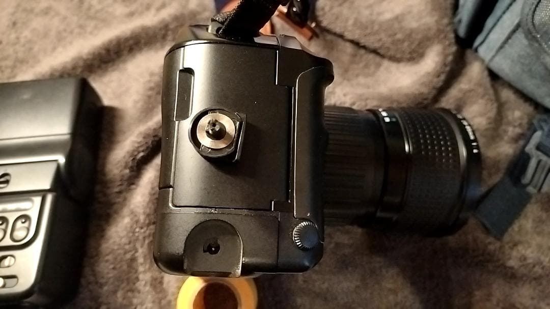 Canon T90,レンズFD28-85 f/4,ストロボ300TL他セット