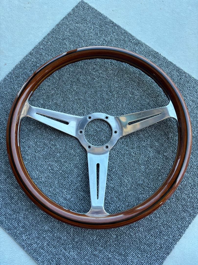 ナルディ　クラシック　3本スポーク　ウッドステアリング