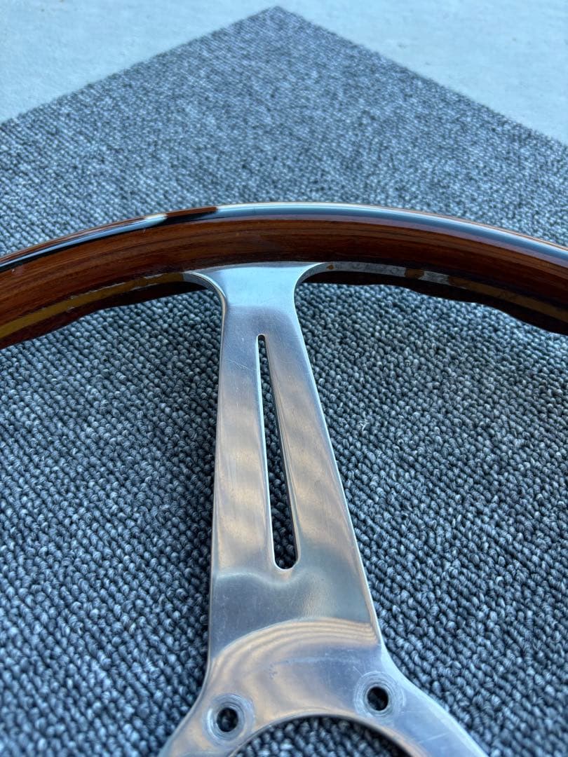 ナルディ　クラシック　3本スポーク　ウッドステアリング