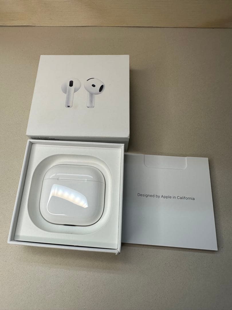 【極美品】Apple AirPods 4 MXP63J/A C2F2G