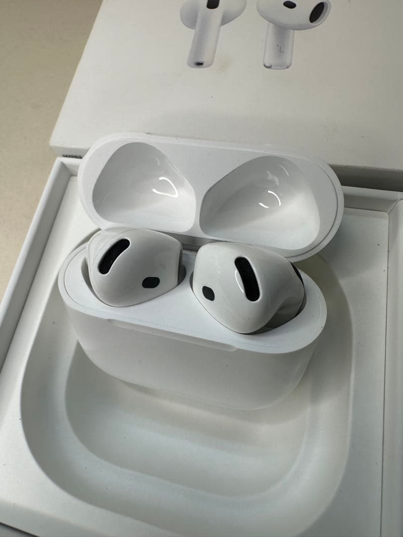 【極美品】Apple AirPods 4 MXP63J/A C2F2G
