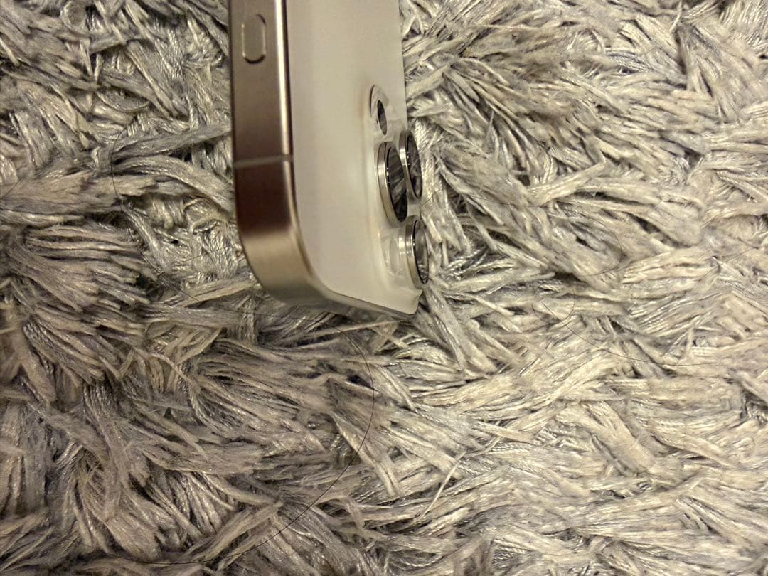 美品 Apple iPhone 15 Pro ホワイト256GB SIMフリー