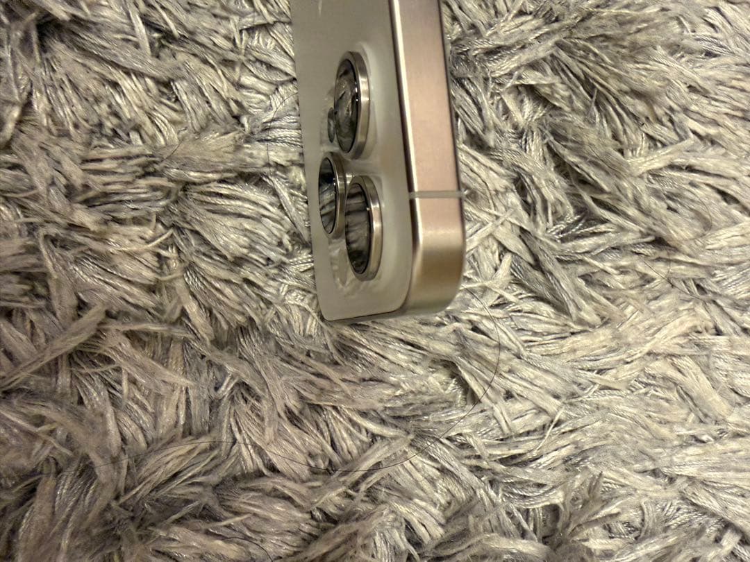 美品 Apple iPhone 15 Pro ホワイト256GB SIMフリー