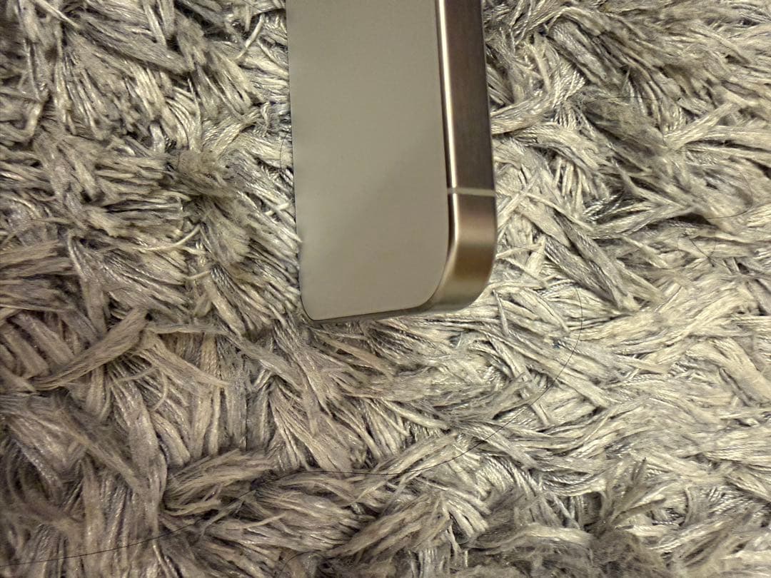 美品 Apple iPhone 15 Pro ホワイト256GB SIMフリー