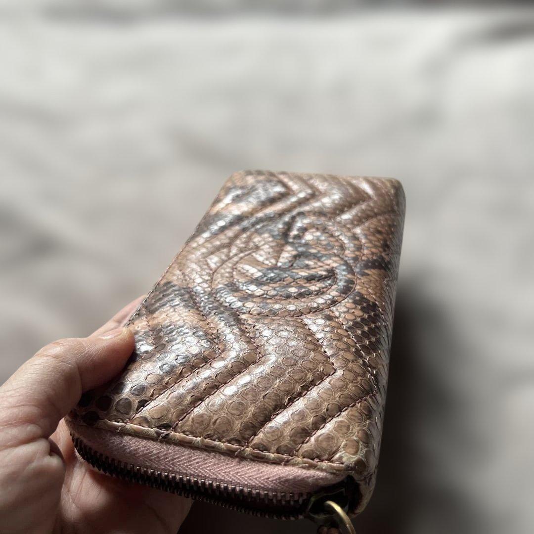 GUCCI ヘビ革 長財布 ピンク系