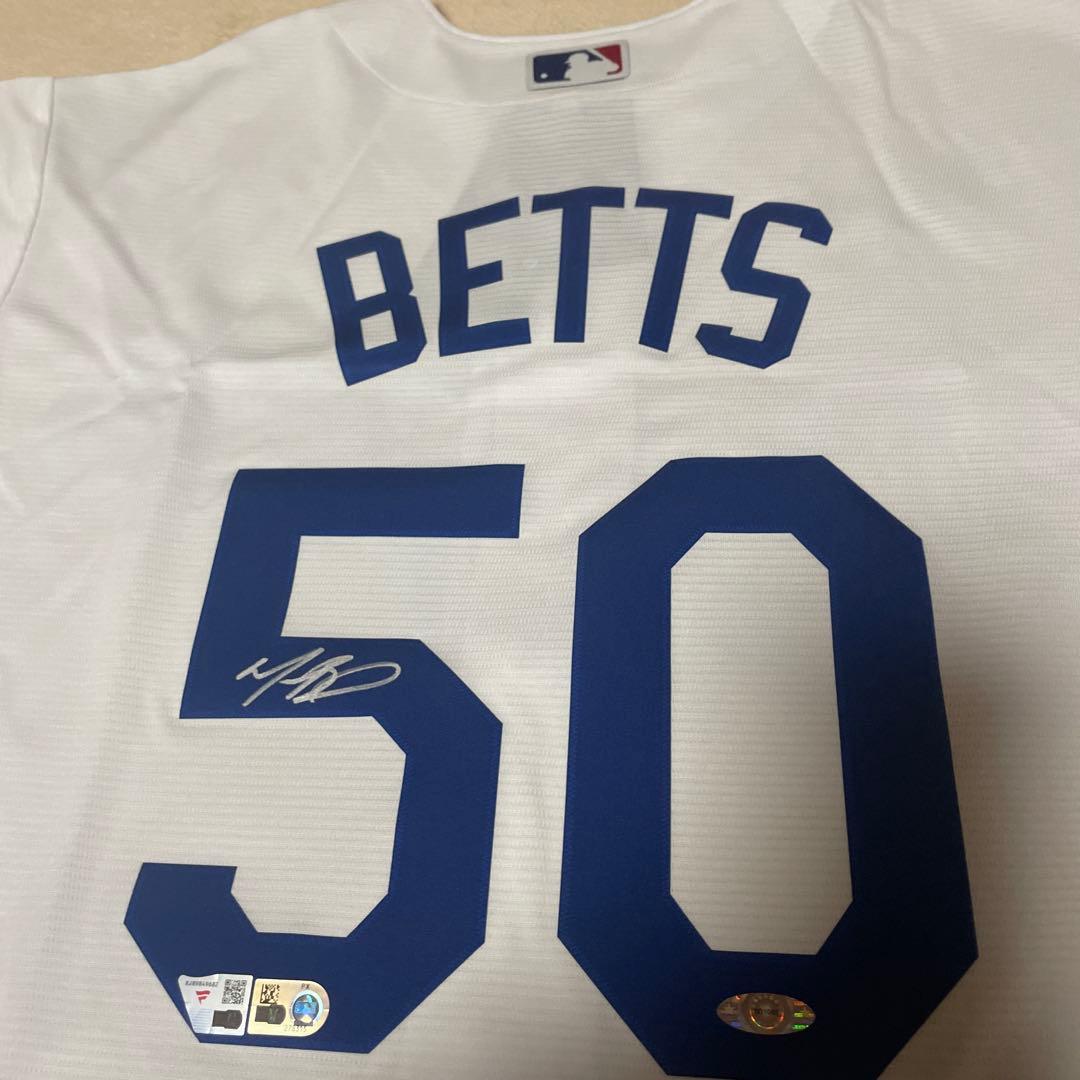 ロサンゼルスドジャース ムーキーベッツサイン入りユニフォーム 【直筆サイン】