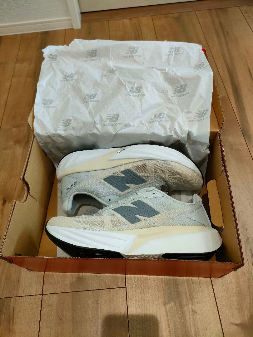 ニューバランス　フューエルセル レベル v5 D　28cm