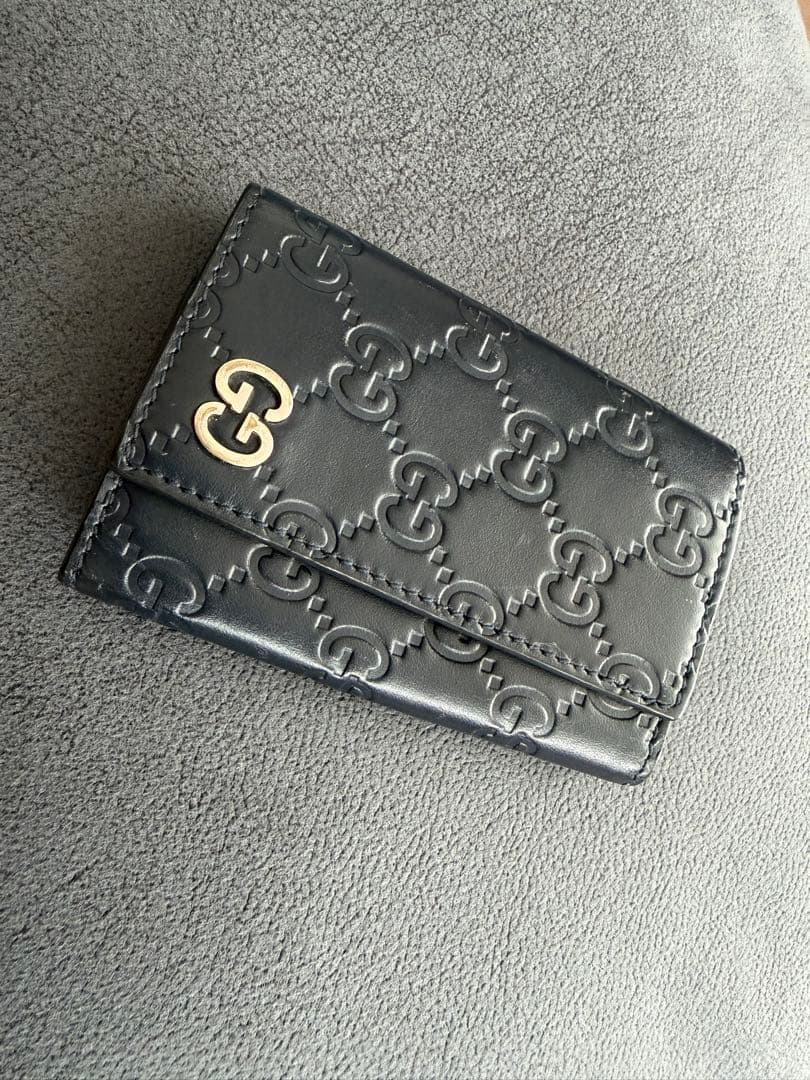 GUCCI ブラックレザーキーケース エンボス加工