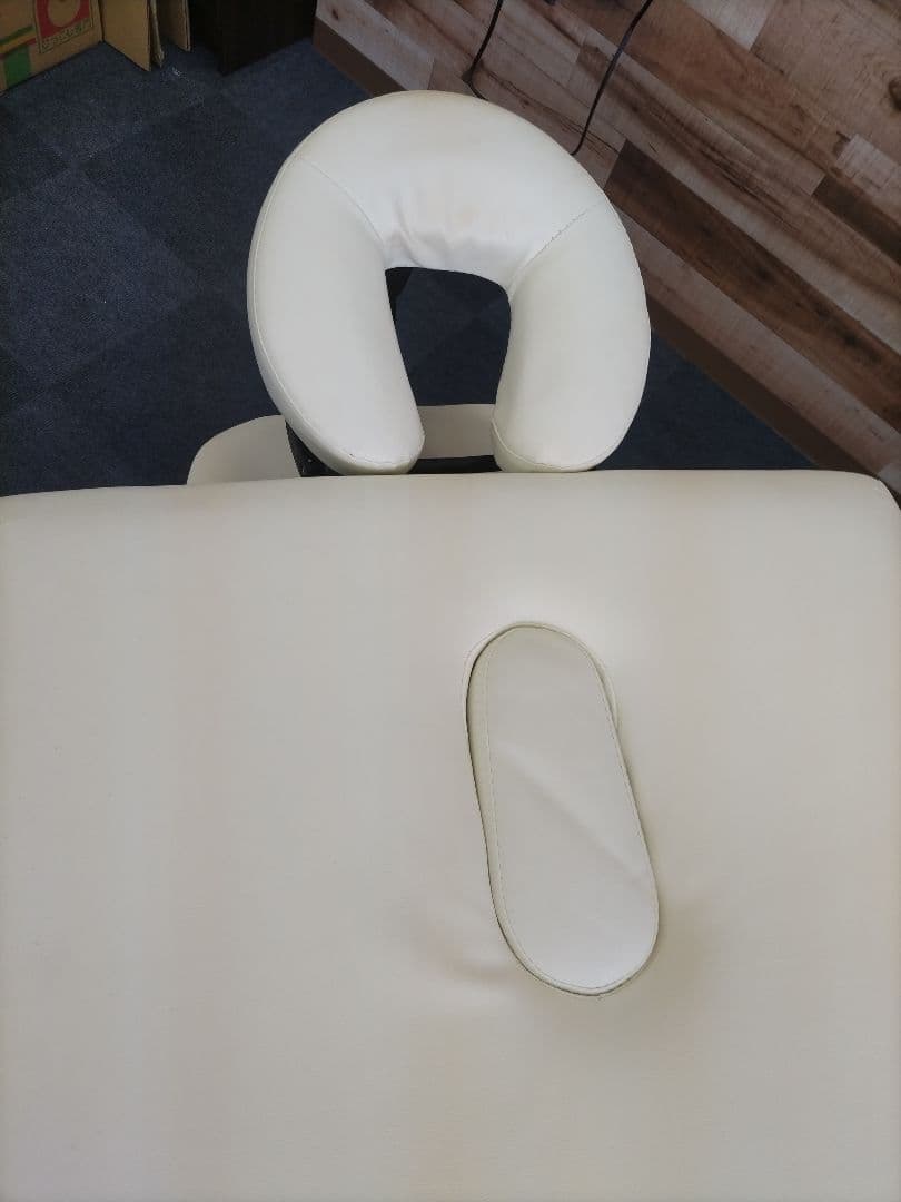 SEVEN BEAUTY 折りたたみマッサージベッド クリーム色