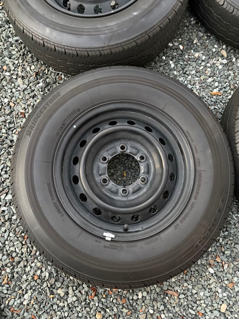 ブリヂストン　195/80R15 タイヤ　ホイール　セット　溝あります。