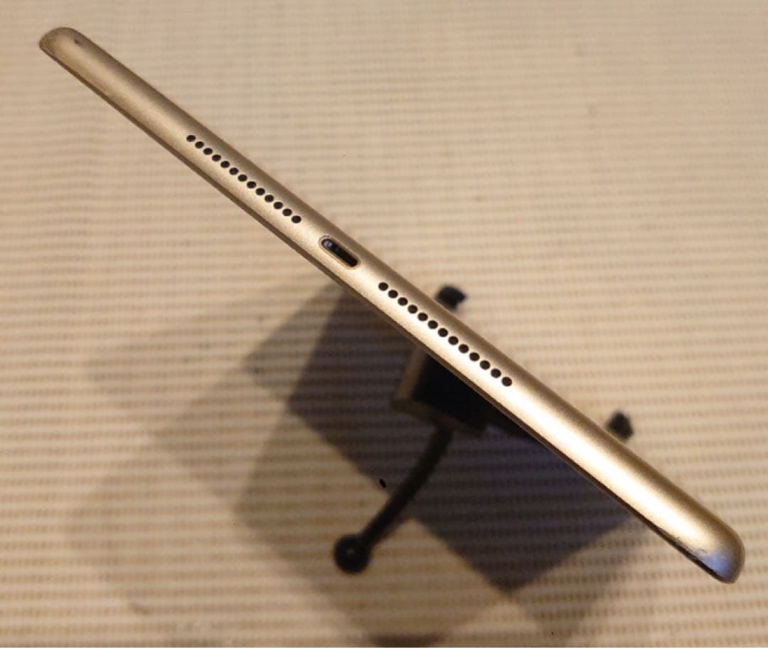 完動品iPad第5世代(A1822)本体32GBゴールド送料込8HP9X
