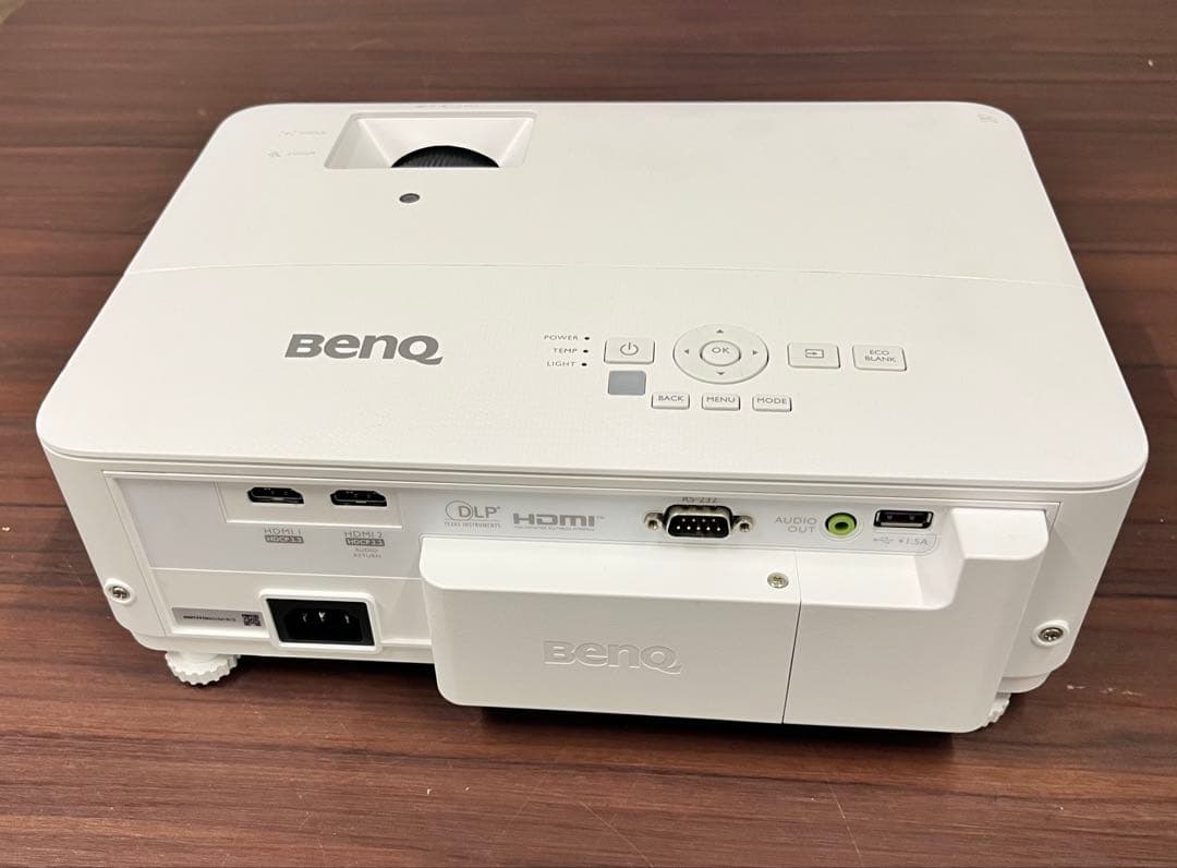 BenQ TK700sti 4K 短焦点プロジェクター3,000ANSIルーメン