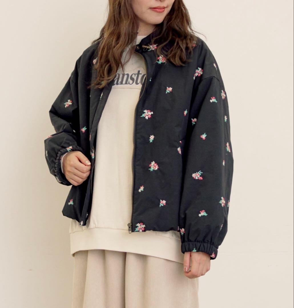 サマンサモスモスジャケット　小花総刺繍中綿ジャケット　アウター　ブラック