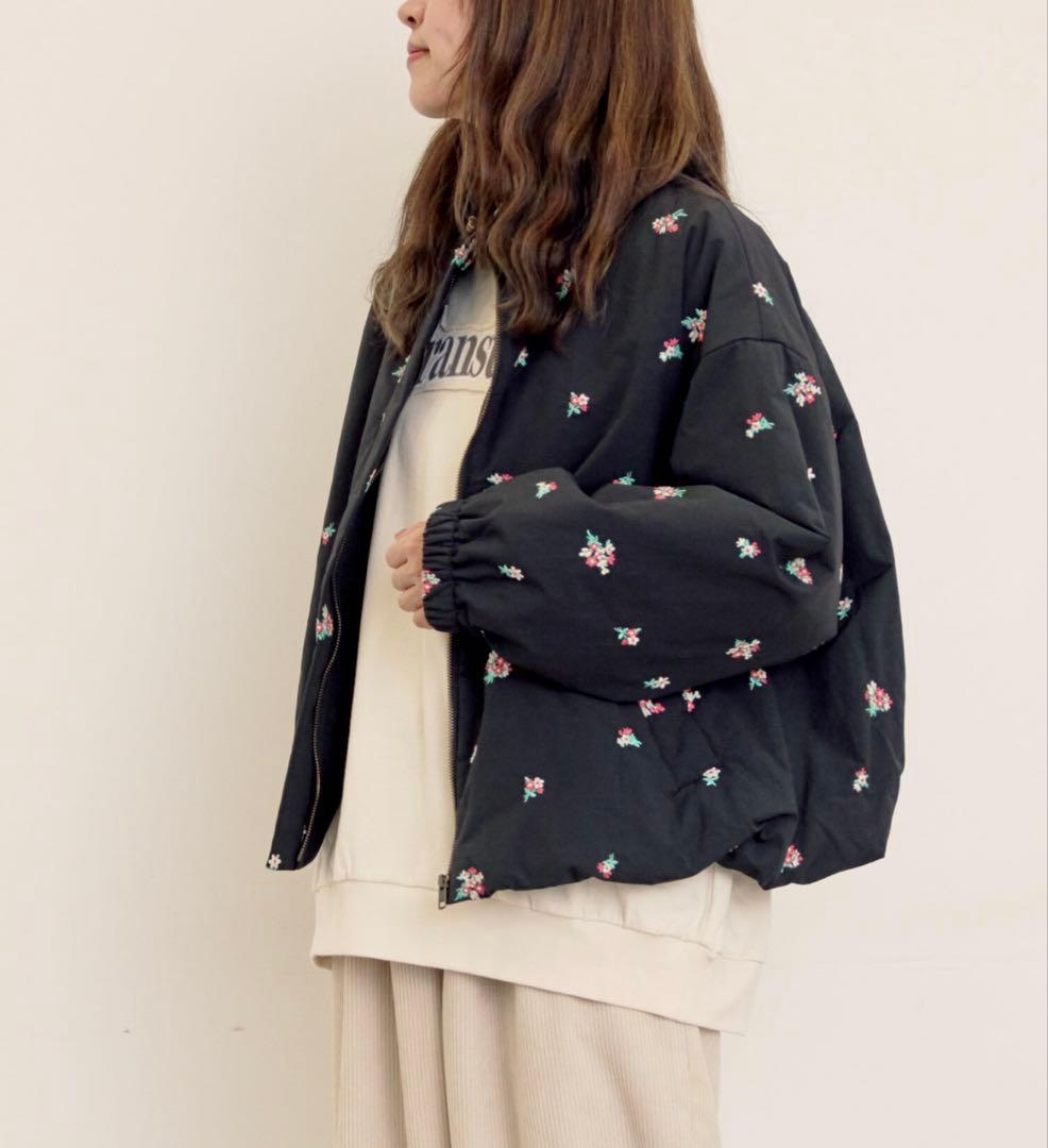 サマンサモスモスジャケット　小花総刺繍中綿ジャケット　アウター　ブラック