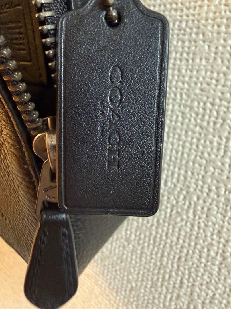 ブラックレザーショルダーバッグ