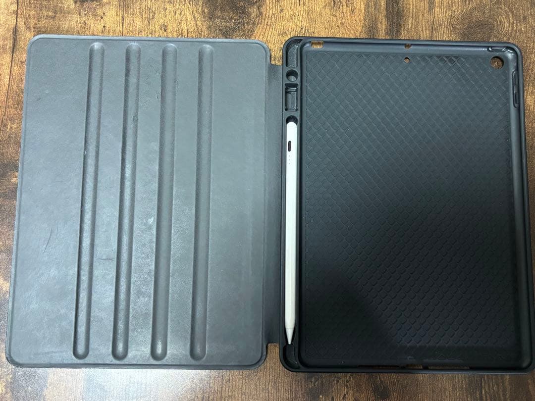 iPad第8世代　-シルバー32GB- -ケース・ペンシル付-