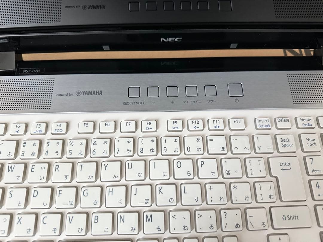 NEC LAVIE NS750HAW / i7/8GB/ノートパソコン ホワイト