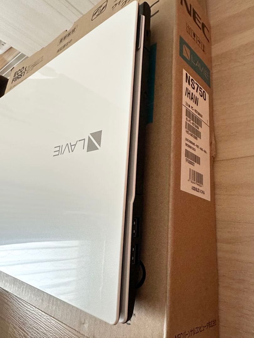 NEC LAVIE NS750HAW / i7/8GB/ノートパソコン ホワイト