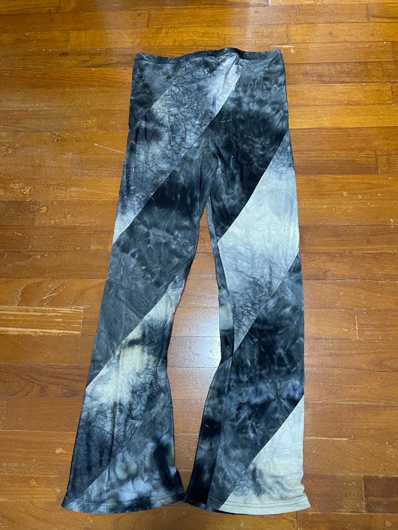 PERVERZE フレアパンツ