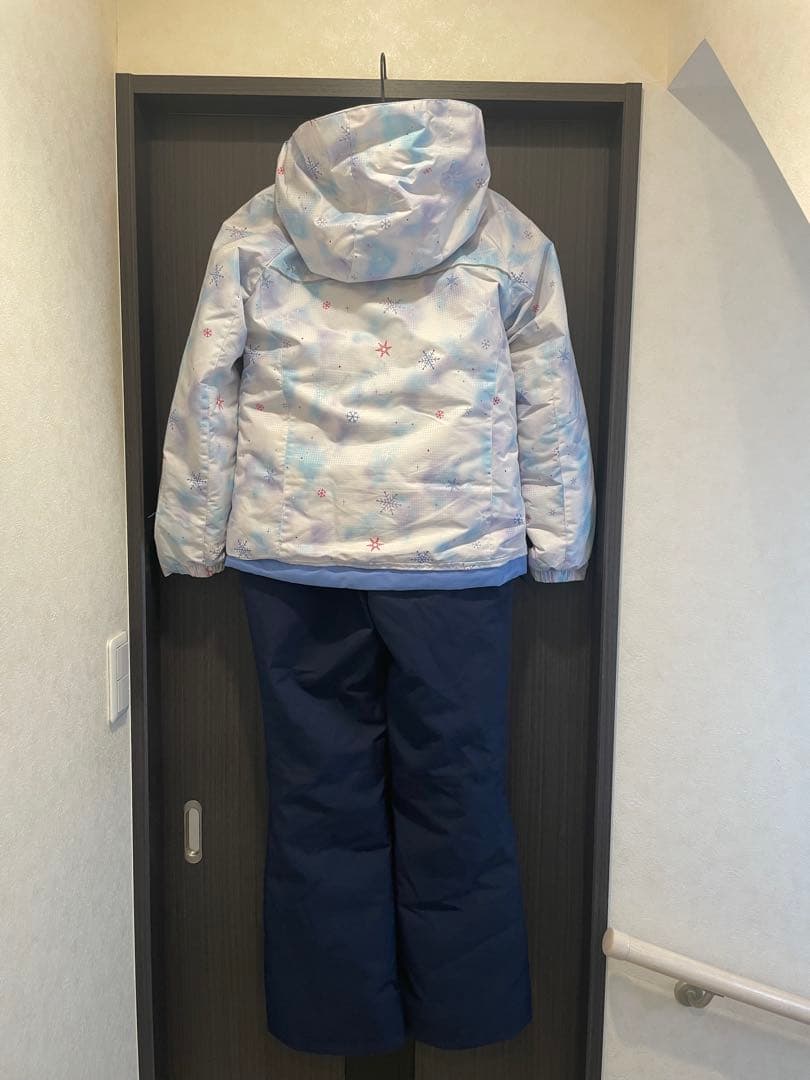 子ども用スキーウェア 水色と紺色 雪の結晶模様