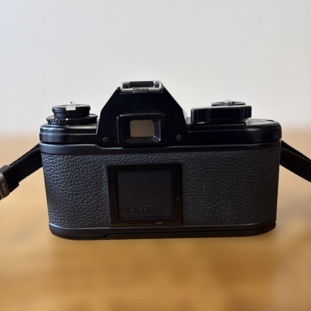 Nikon EM フィルム一眼レフカメラ レンズ付き