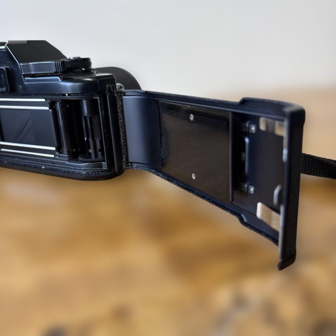 Nikon EM フィルム一眼レフカメラ レンズ付き