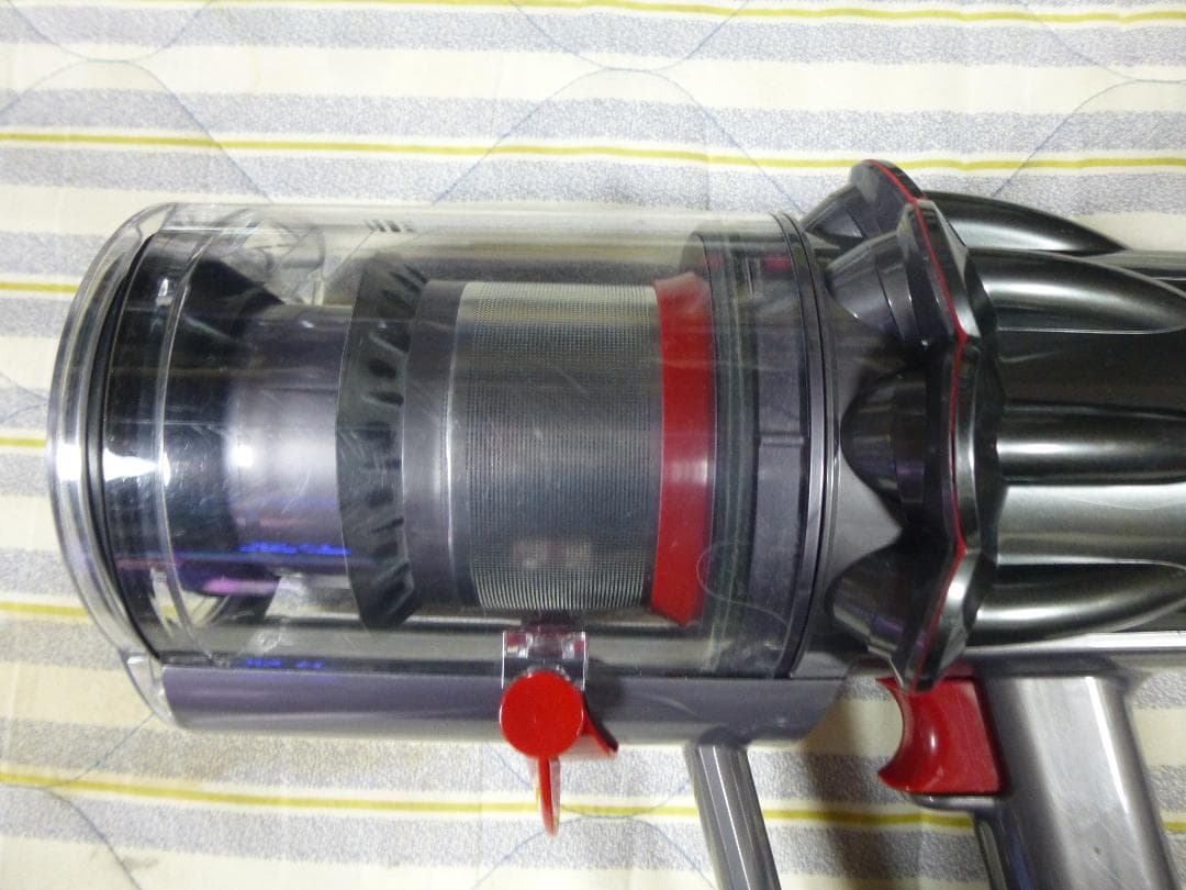 年始の大掃除に　ダイソンSV18　目立つキズ無し　エコ49分　充電スタンド付属