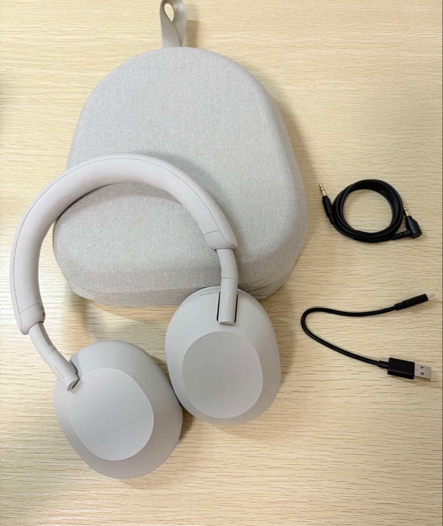 ワイヤレスヘッドホン WH-1000XM5 シルバー専用ケース付き