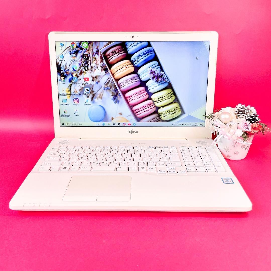 高性能Corei7✨️薄型ノートパソコン✨️快適SSD 可愛いホワイト✨️カメラ付き