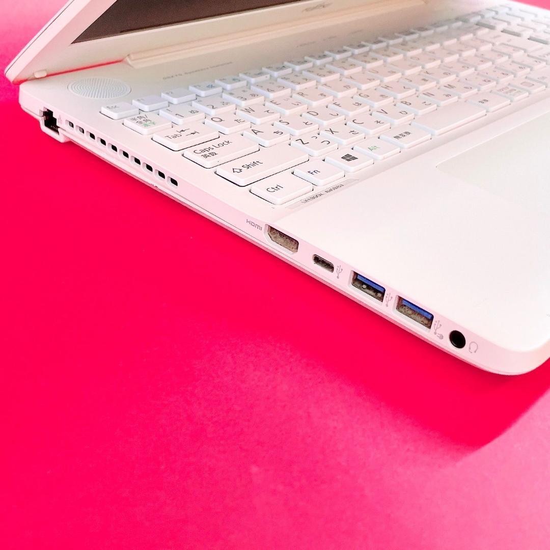 高性能Corei7✨️薄型ノートパソコン✨️快適SSD 可愛いホワイト✨️カメラ付き