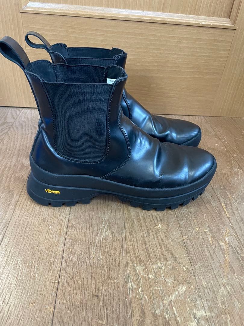 ZARA Vibramソール　サイドゴアブーツ