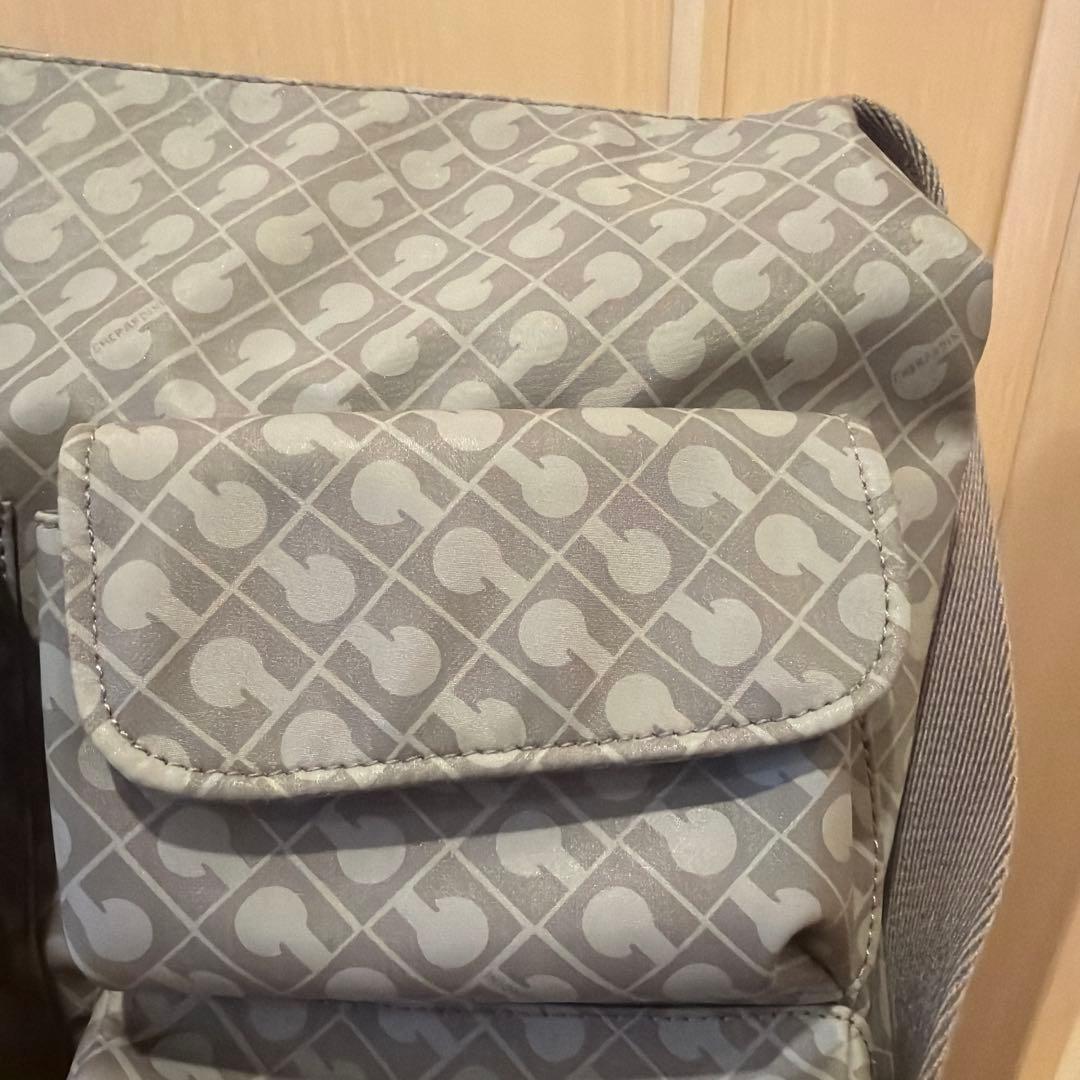 ゲラルディーニ　グレー ショルダーバッグ