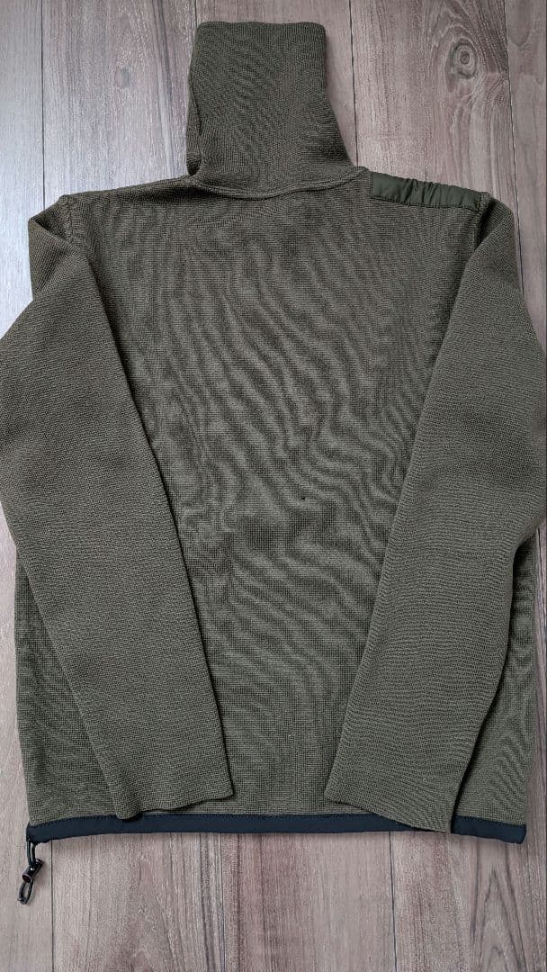 プラダスポーツ　オリーブグリーン タートルネックニット　ダメージ有り　48