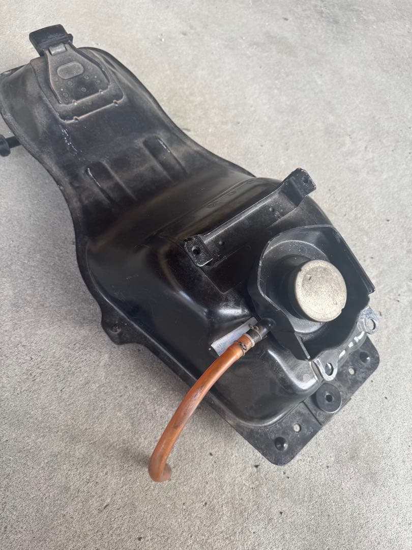 ns1 燃料タンク サビなし 固定用ステーとガソリン受け付き