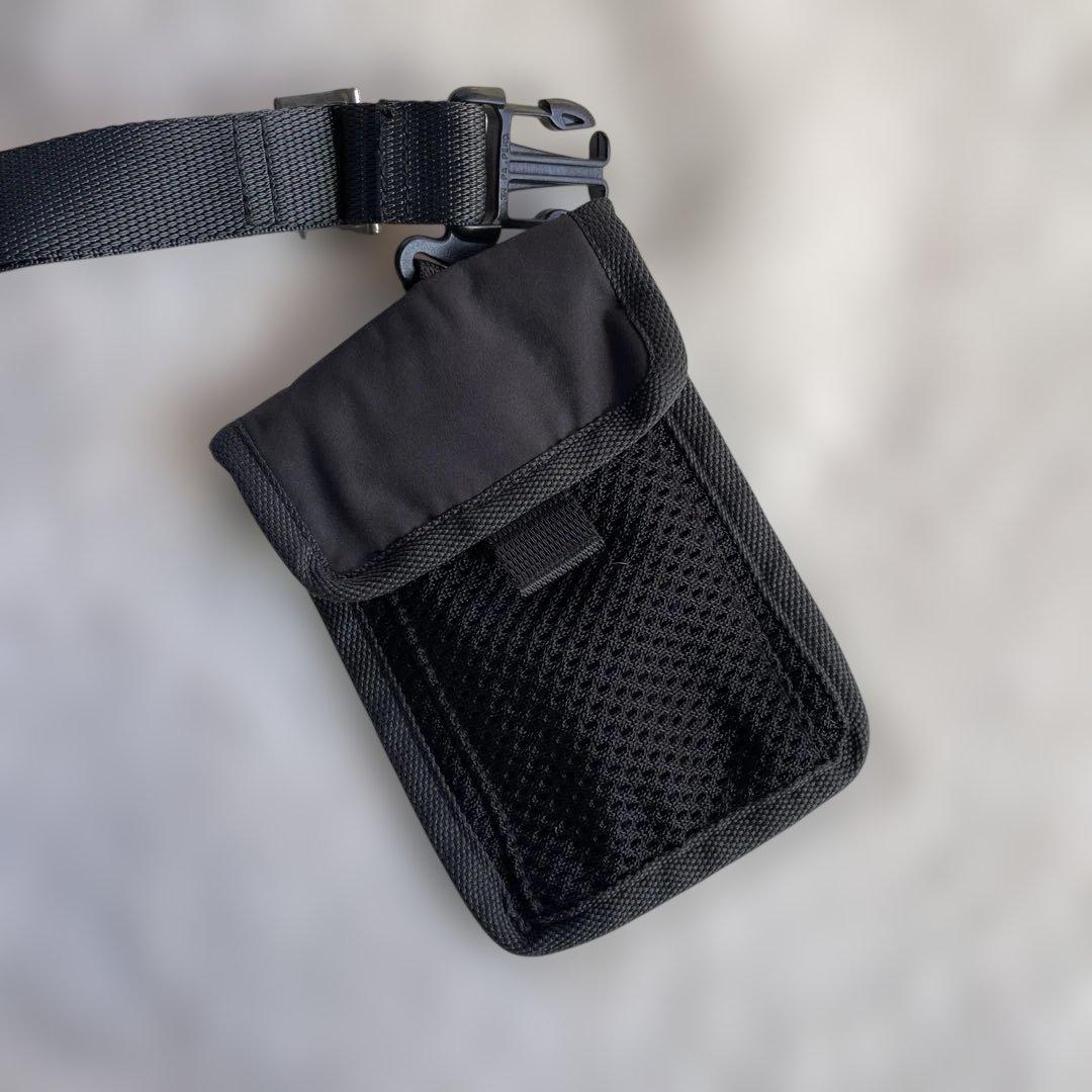 プラダスポーツ　メッシュ　メッセンジャーバッグ 中型　黒