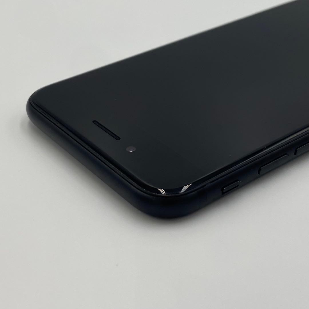 美品 Apple iPhone SE (MX9R2J/A)
